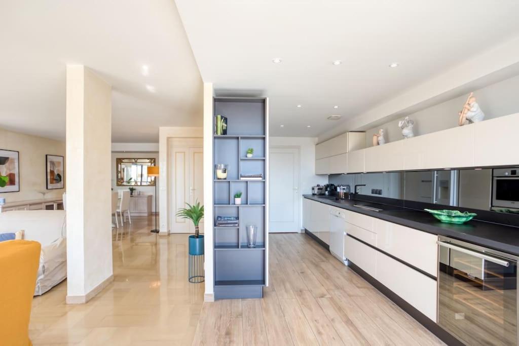 Pour 6 Avec Magnifique Terrasse De 114m2 Et Vue Panoramique Appartamento